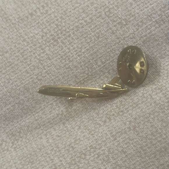 Federal Express flight pin. VINTAGE memorabilia - Picture 6 of 6